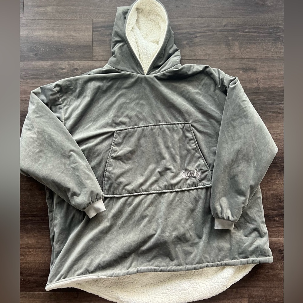 Cozy Gray Hooded Blanket Sweatshirt